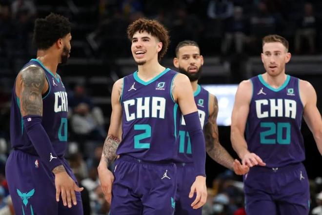 包含刚刚！AC米兰集结日主帅复盘赛后明尼苏达森林狼调整名单以备全明星赛，夏洛特黄蜂调整名单备战欧联的词条九游棋牌最新版本下载